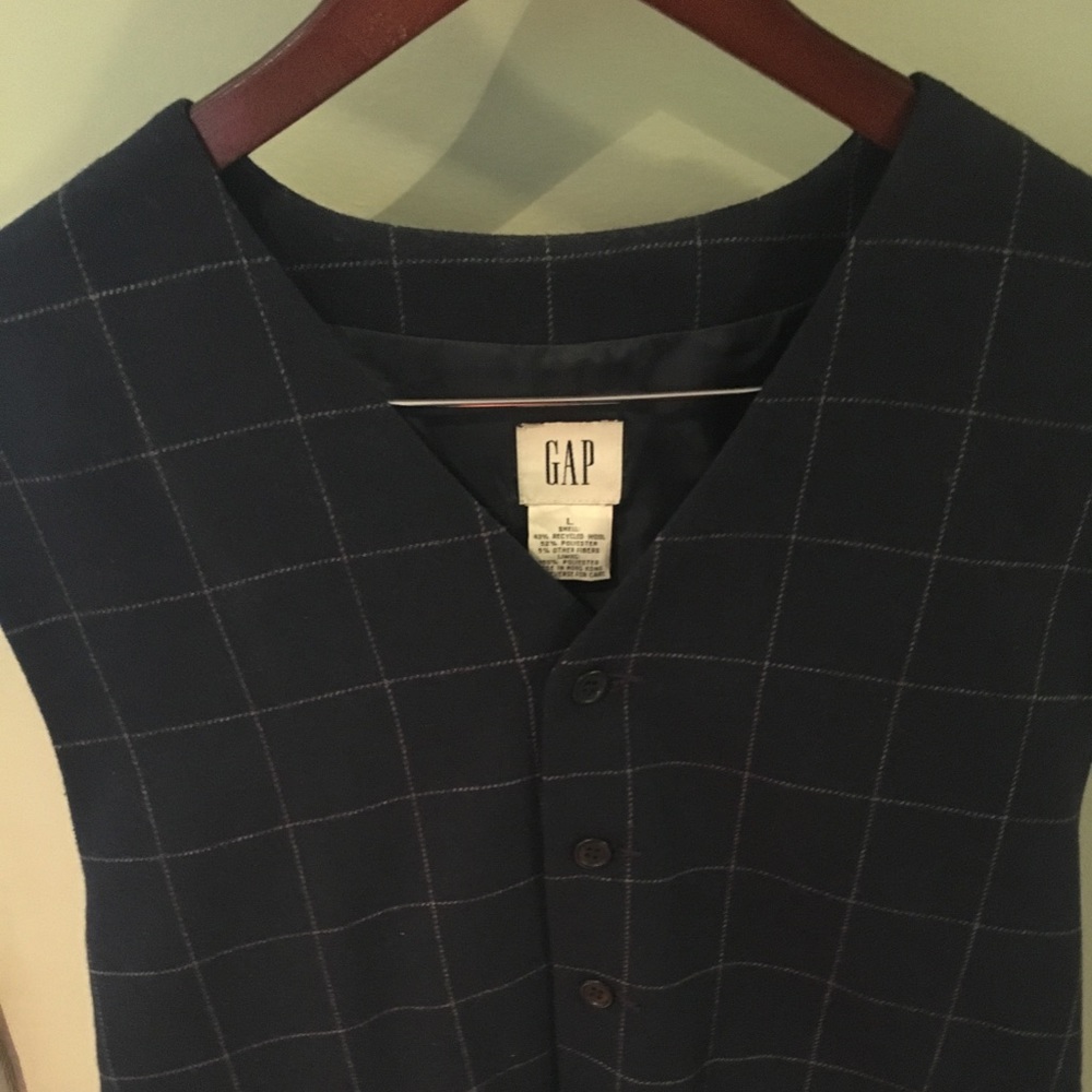 GAP vest. size L